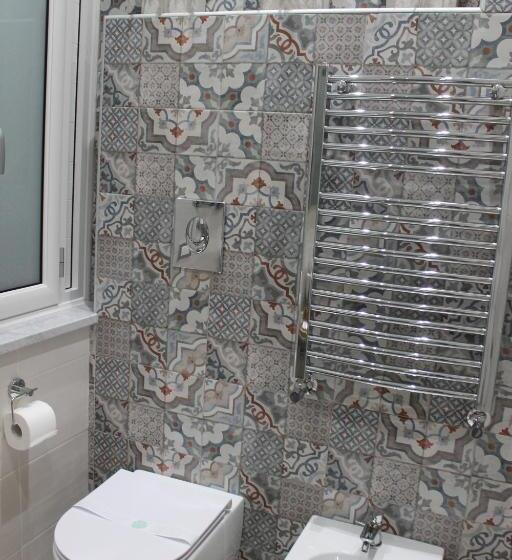 اتاق استاندارد با وان آب گرم, Zaro Suites B&b