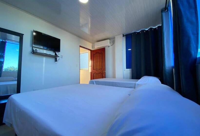 Standard Triple Room, Posada Shalain
