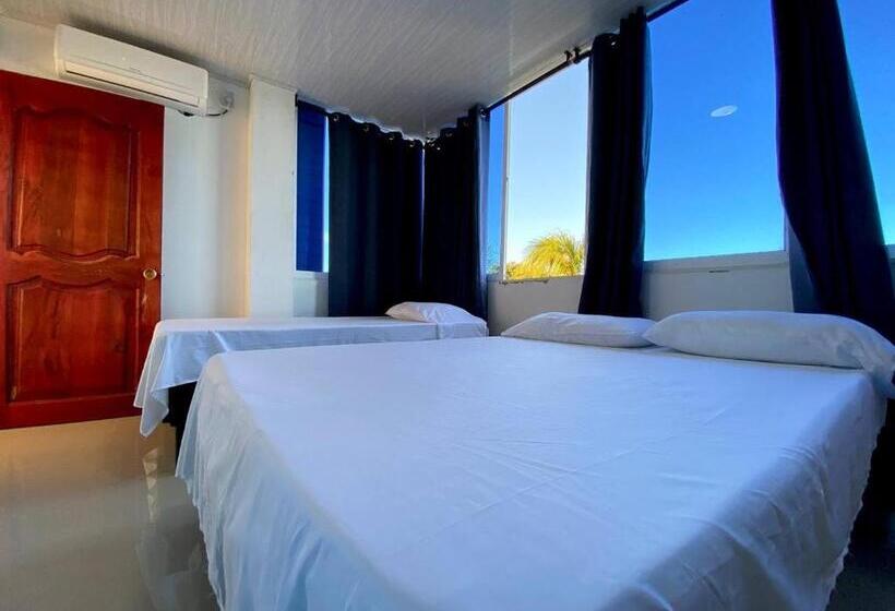 Standard Triple Room, Posada Shalain