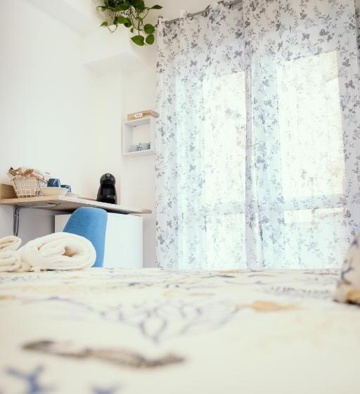 スタンダードルーム, Levante Apartment