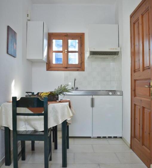Economy Studio, Birikos Studios & Apartments