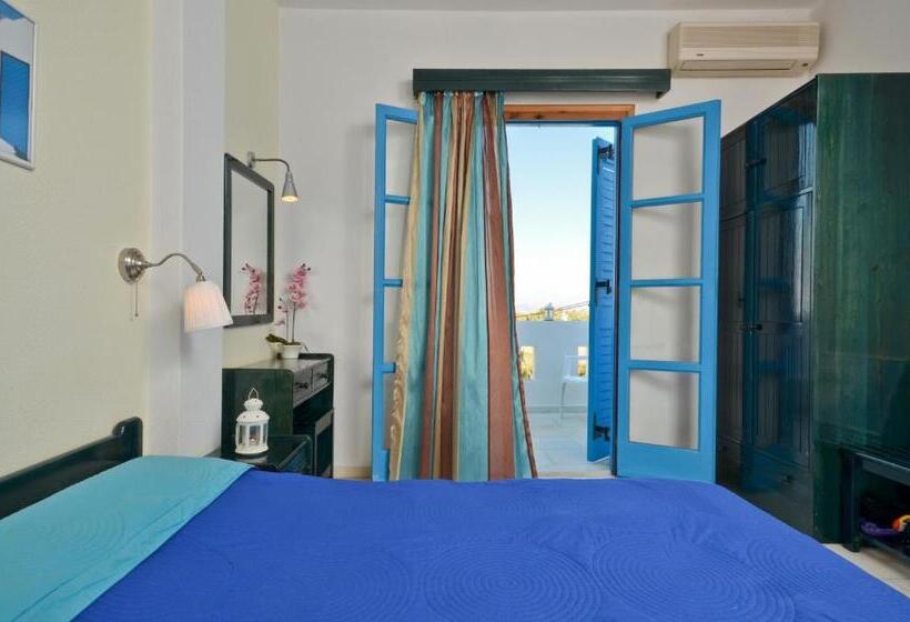 اتاق استاندارد با چشم‌انداز استخر, Birikos Studios & Apartments