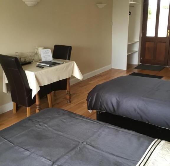 اتاق لوکس سه تخته, La Mirage B&b