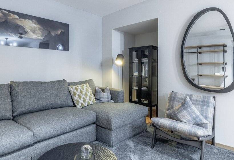استودیوی استاندارد, Alpine Inn Davos