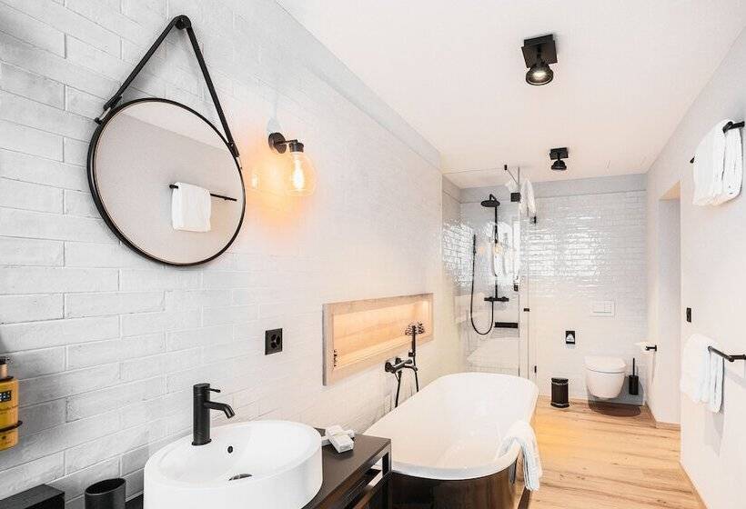 استودیوی استاندارد, Alpine Inn Davos