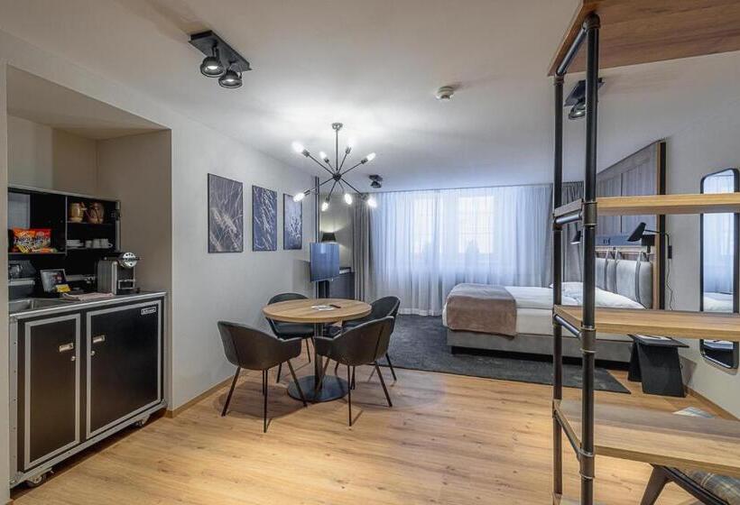 استودیوی استاندارد, Alpine Inn Davos