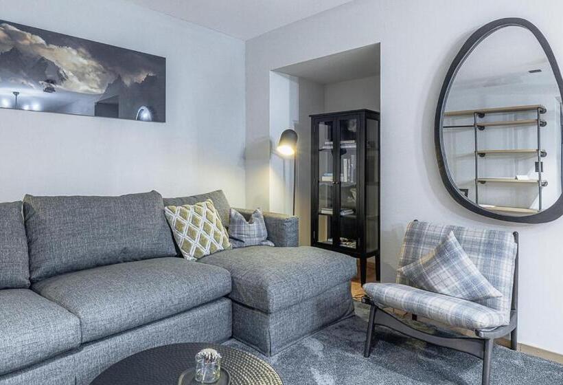 استودیوی استاندارد, Alpine Inn Davos
