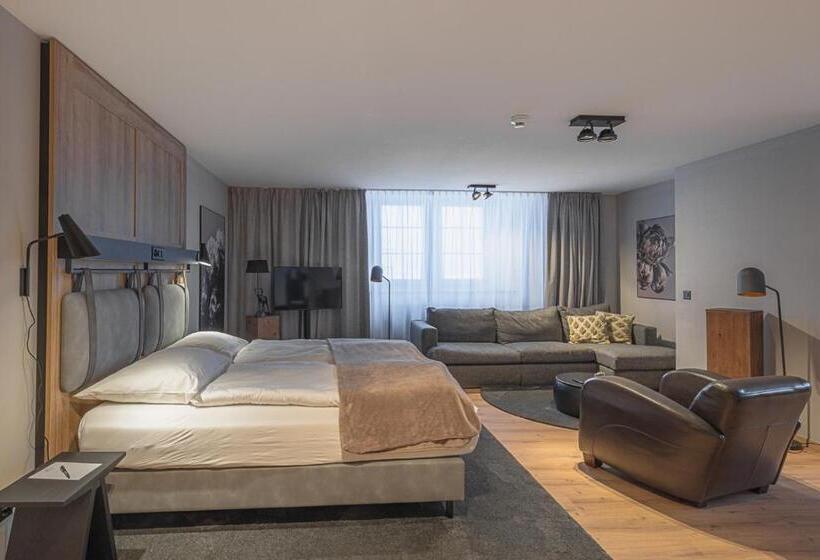 استودیوی استاندارد, Alpine Inn Davos