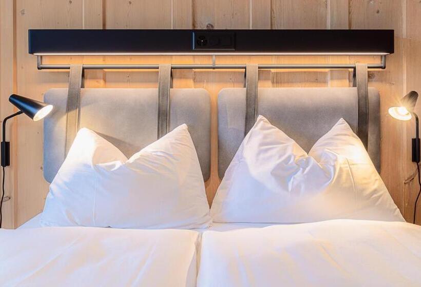 سوییت, Alpine Inn Davos