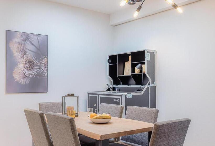 سوییت لوکس, Alpine Inn Davos