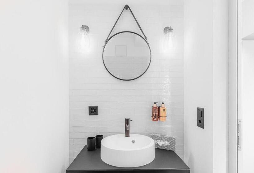سوییت لوکس, Alpine Inn Davos