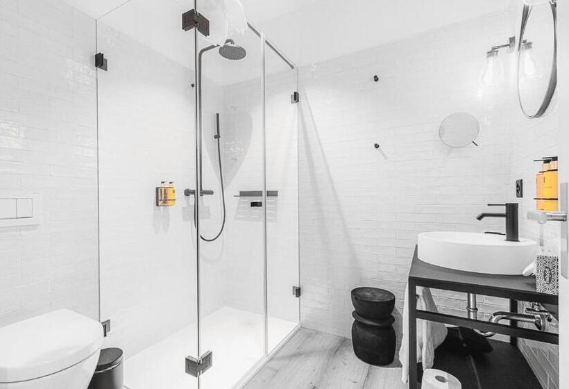 سوییت لوکس, Alpine Inn Davos