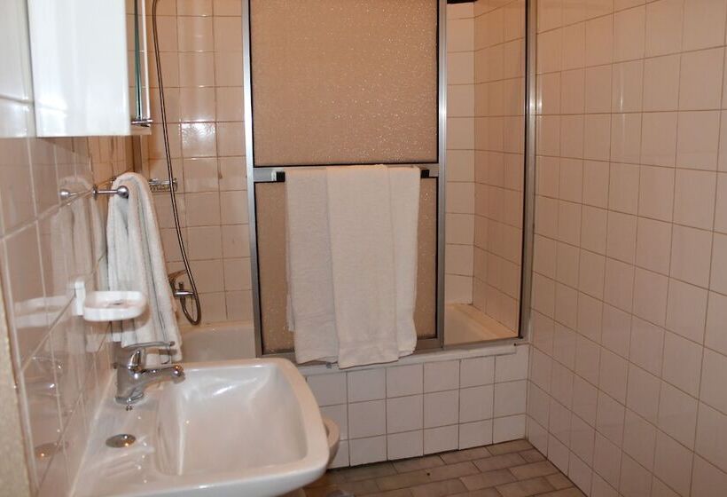 اتاق استاندارد سه نفره, Residencia Vale Formoso