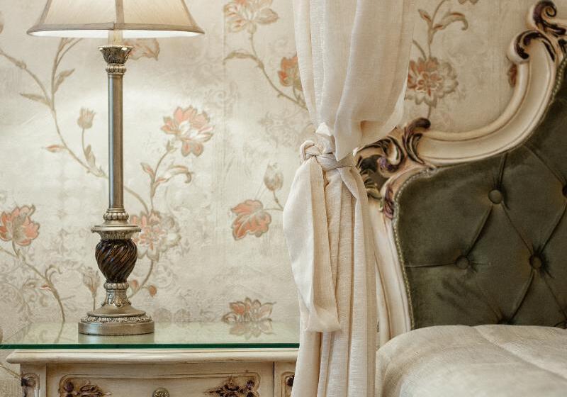 Quarto Familiar, Achtis