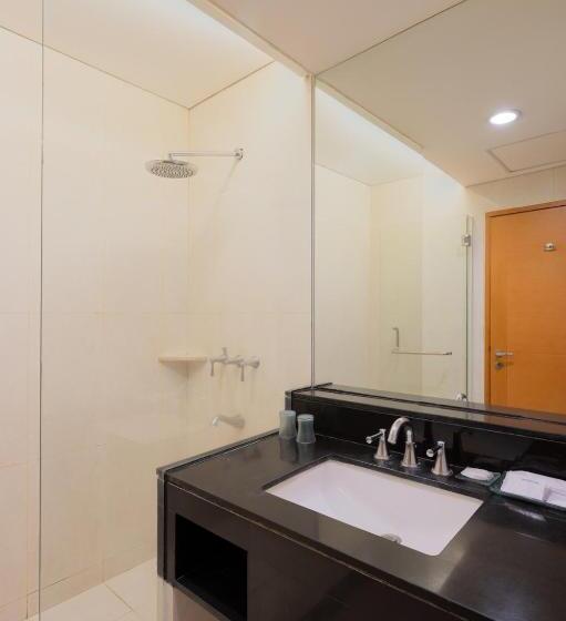 Номер Deluxe, The Capital Hotel Surabaya