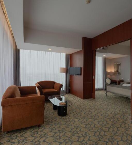 Президентский Люкс, The Capital Hotel Surabaya