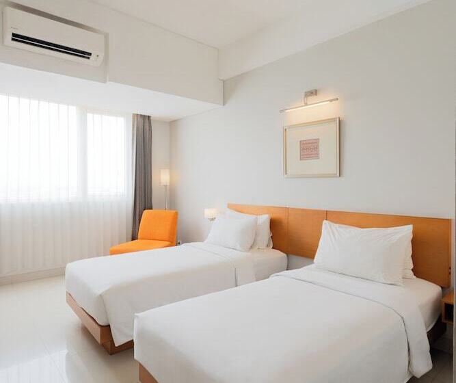 Номер Deluxe, The Capital Hotel Surabaya