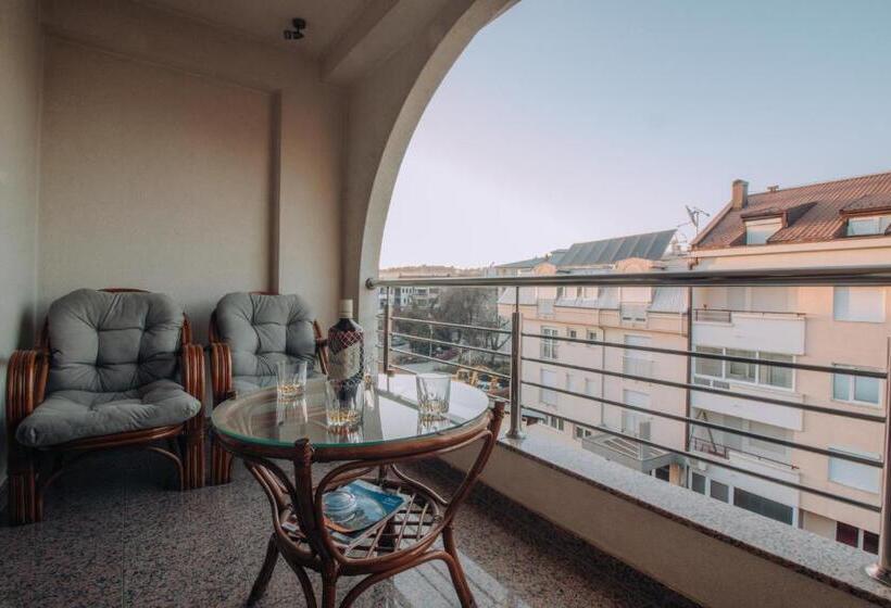 سوئیت دلوکس 2 خوابه, Villa Dislievski