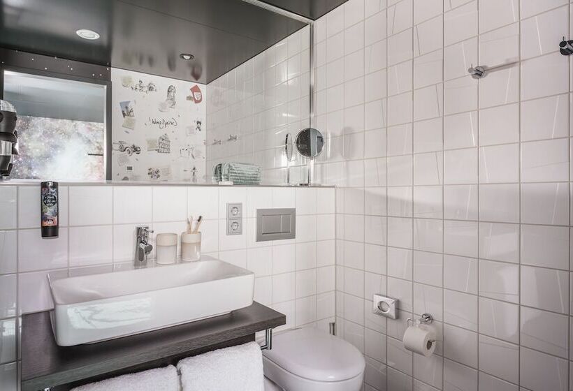 스탠다드 스튜디오, Holiday Inn   The Niu Star Sindelfingen, An Ihg