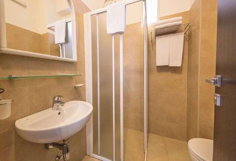 חדר קומפורט לשלושה, Mediterraneo Hotel & Suites
