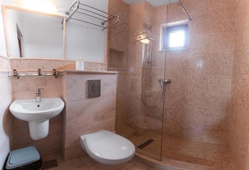 اتاق استاندارد سه نفره, Casa Soarelui