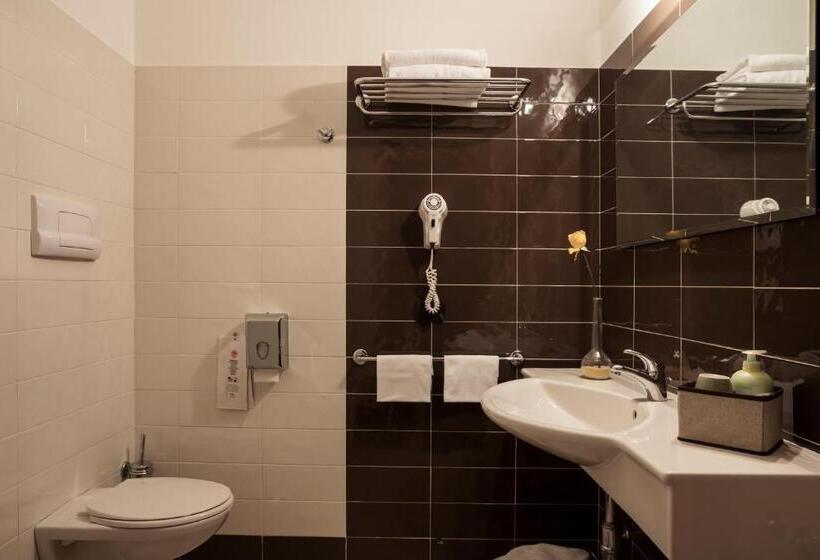 اتاق استاندارد برای معلولان, Manhattan Village