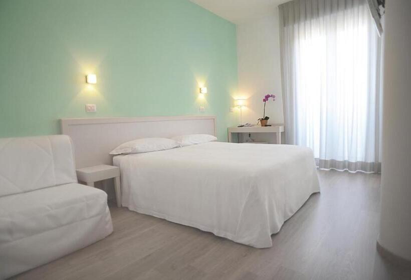 Quarto Quadruple Standart com Varanda, Maree