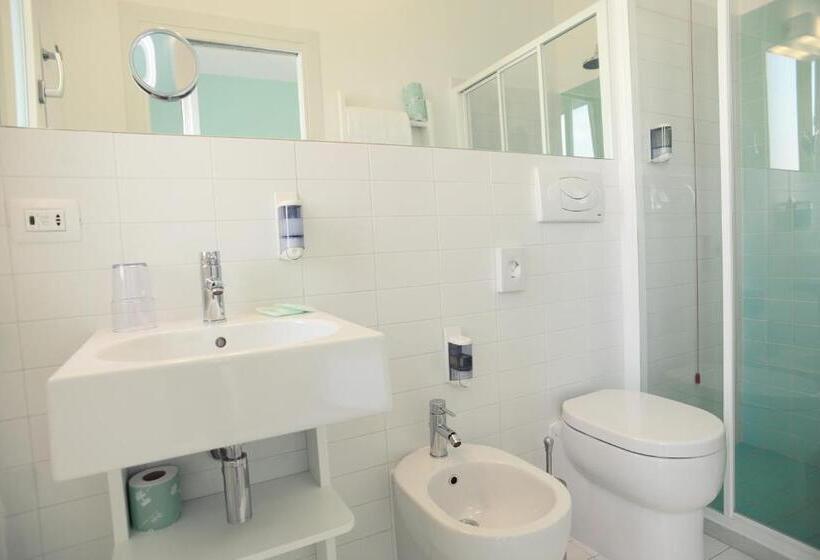 Quarto Estandar Individual, Maree