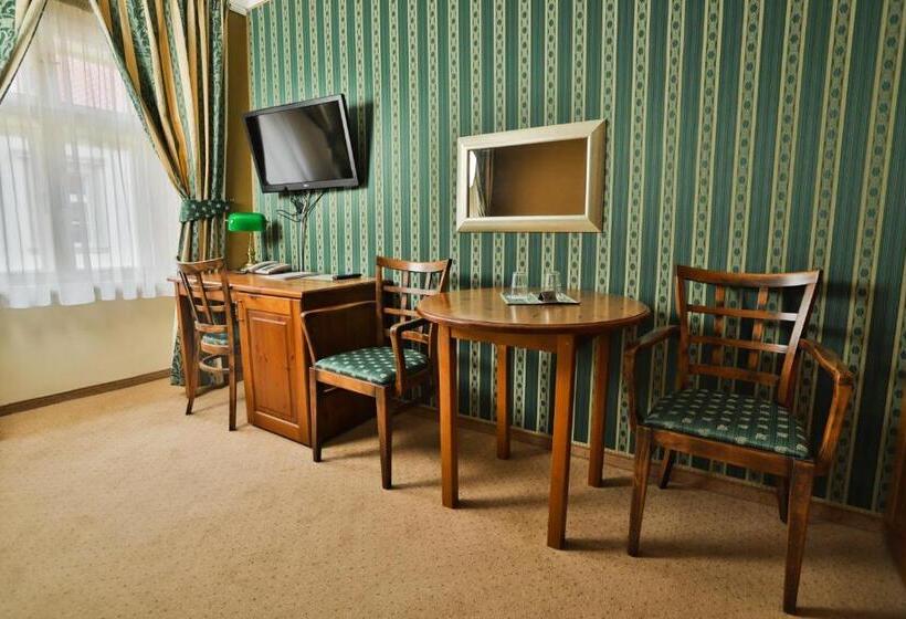 Quarto Estandar, U Schnellu