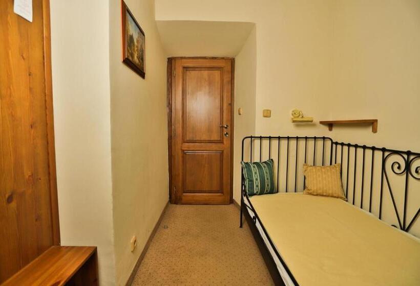 Quarto Estandar Individual, U Schnellu