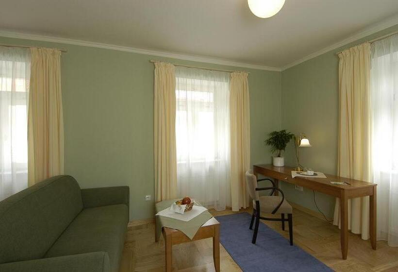 套房, Pension Křivá