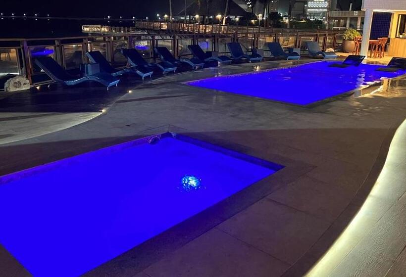 سوئیت پریمیوم, Seaflats Iate Plaza