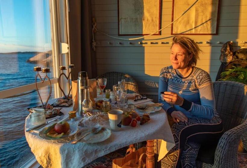 استودیوی استاندارد, Strandflickornas Havshotell Lysekil