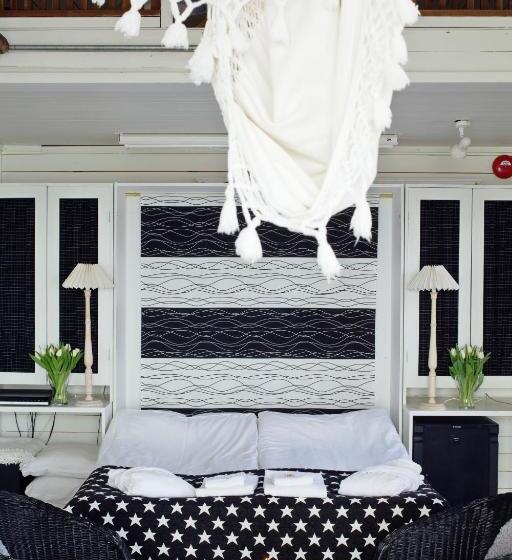 استودیوی استاندارد, Strandflickornas Havshotell Lysekil