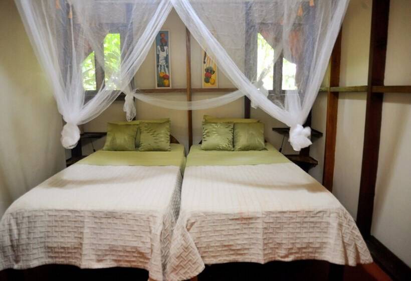 家族用バンガロー, Pachamama Jungle River Lodge   Punta Uva