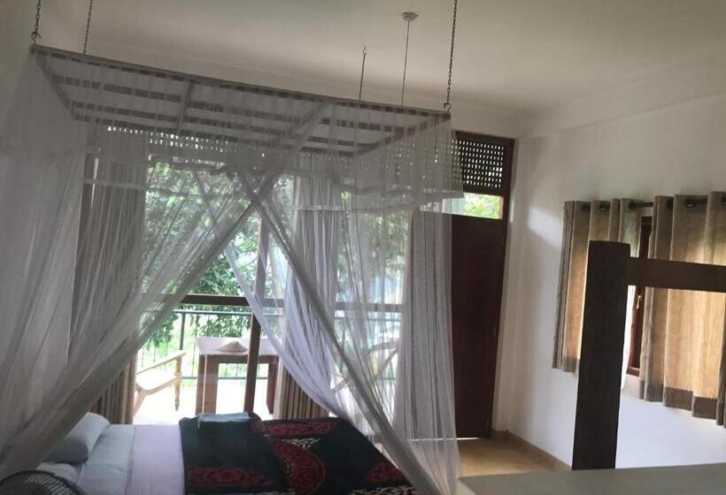 Номер Стандарт Трехместный, Raveena Guest House