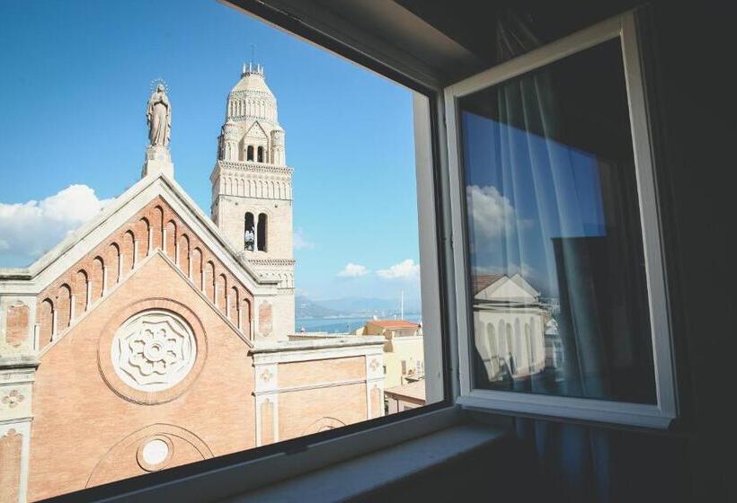 オーシャンビューデラックスルームバルコニー付き, Il Viaggiatore Gaeta Medievale B&b