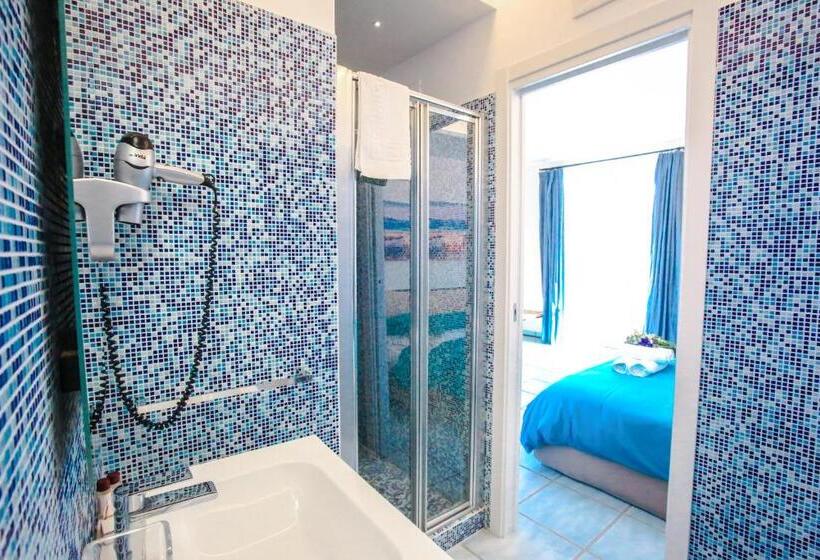 オーシャンビューデラックスルームバルコニー付き, Il Viaggiatore Gaeta Medievale B&b