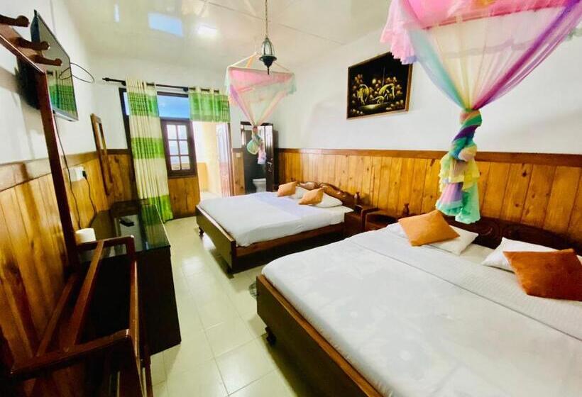 Четырехместный Номер Стандарт, Srilak View Holiday Inn