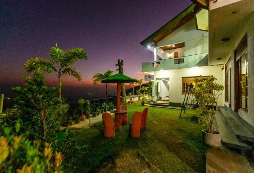 اتاق لوکس سه تخته, Srilak View Holiday Inn