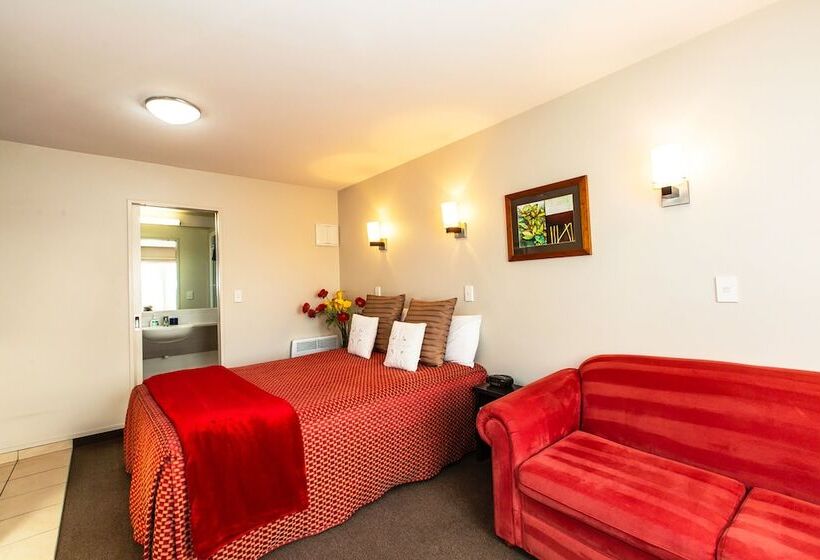 Студия Стандарт, Cranford Oak Motel