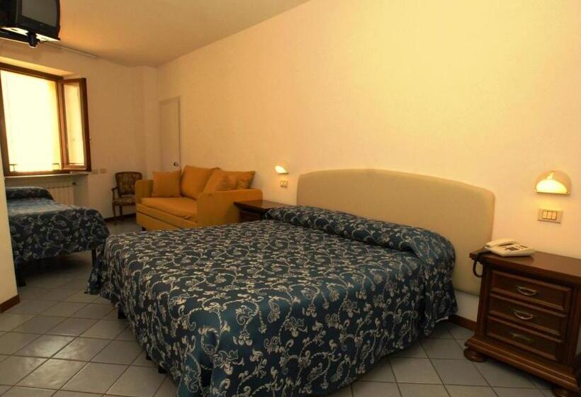 스탠다드 트리플 룸, Albergo Umbria