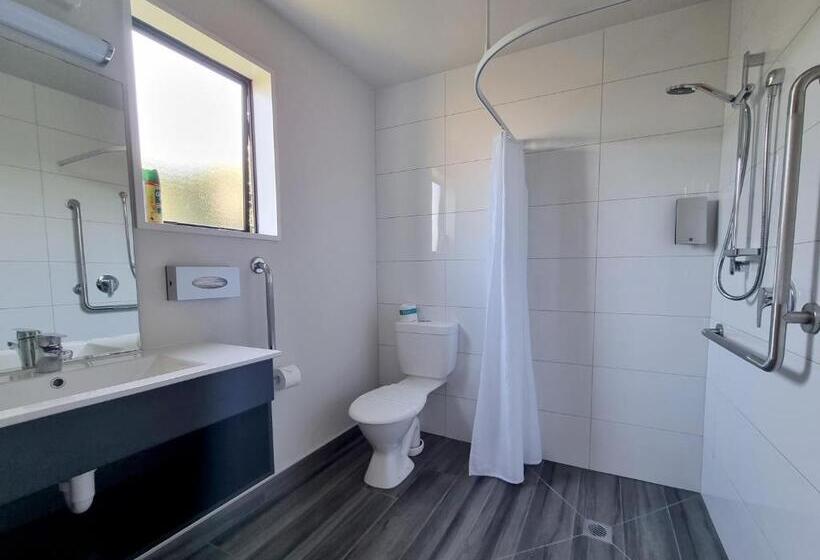 Студия Стандарт, Asure Highpark Motor Inn