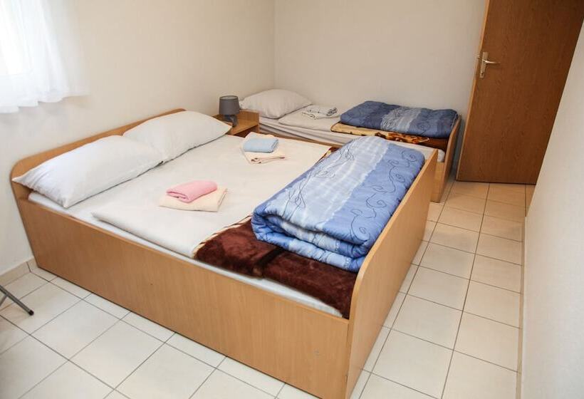اتاق استاندارد سه نفره, Family Guesthouse In Forest Ana & Stjepan Nikolić