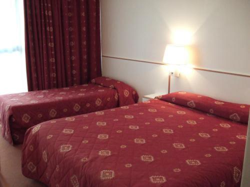 اتاق استاندارد سه نفره, Hôtel Restaurant Pavillon Carina