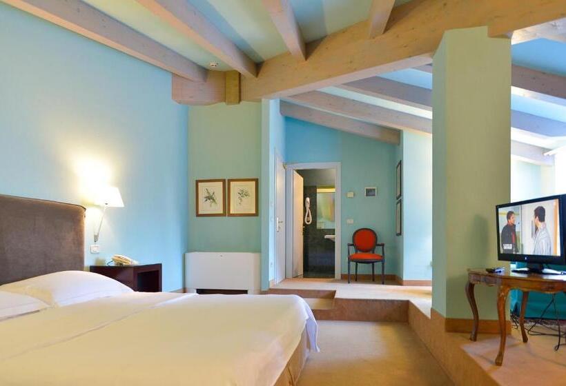 湖の見えるジュニアスイート, Villa Miravalle
