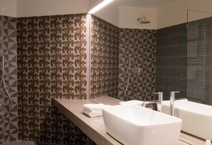 庭の見えるジュニアスイート, Villa Miravalle