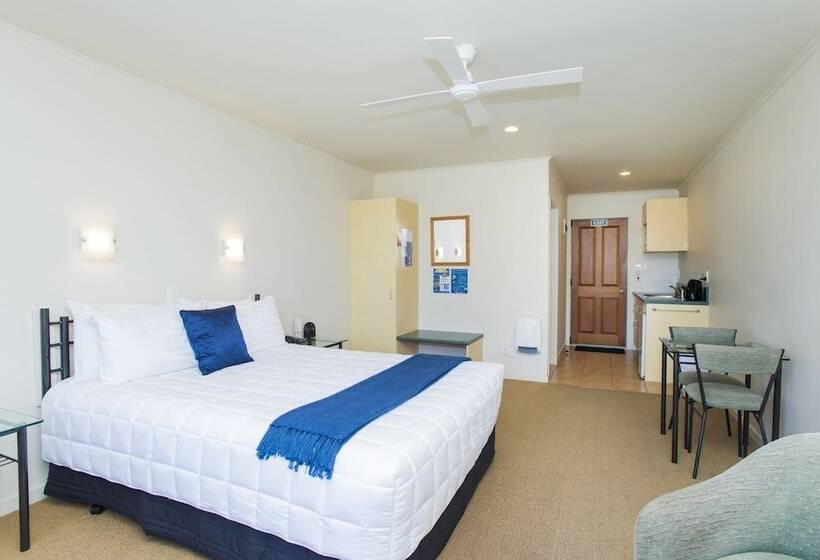 스탠다드 스튜디오, Alfresco Motor Lodge