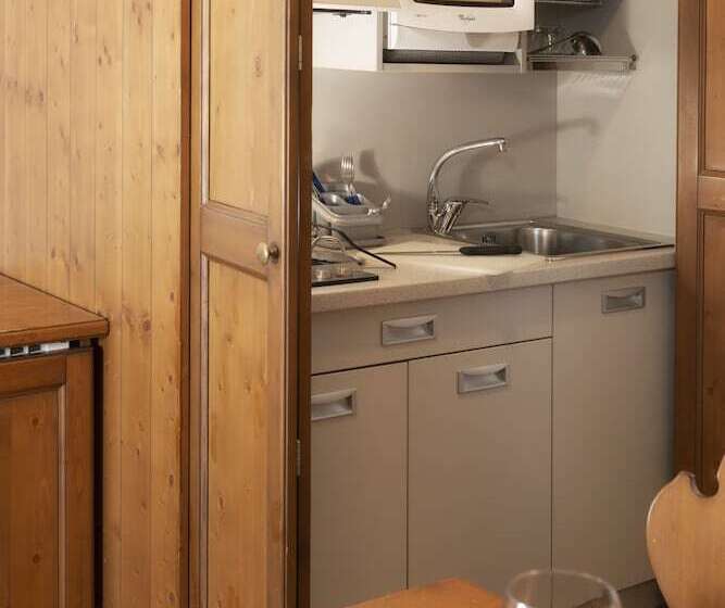 اتاق استاندارد سه نفره, Residence Chateau