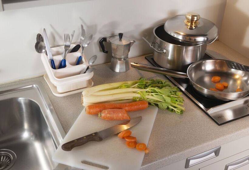 اتاق استاندارد چهار تخته, Residence Chateau